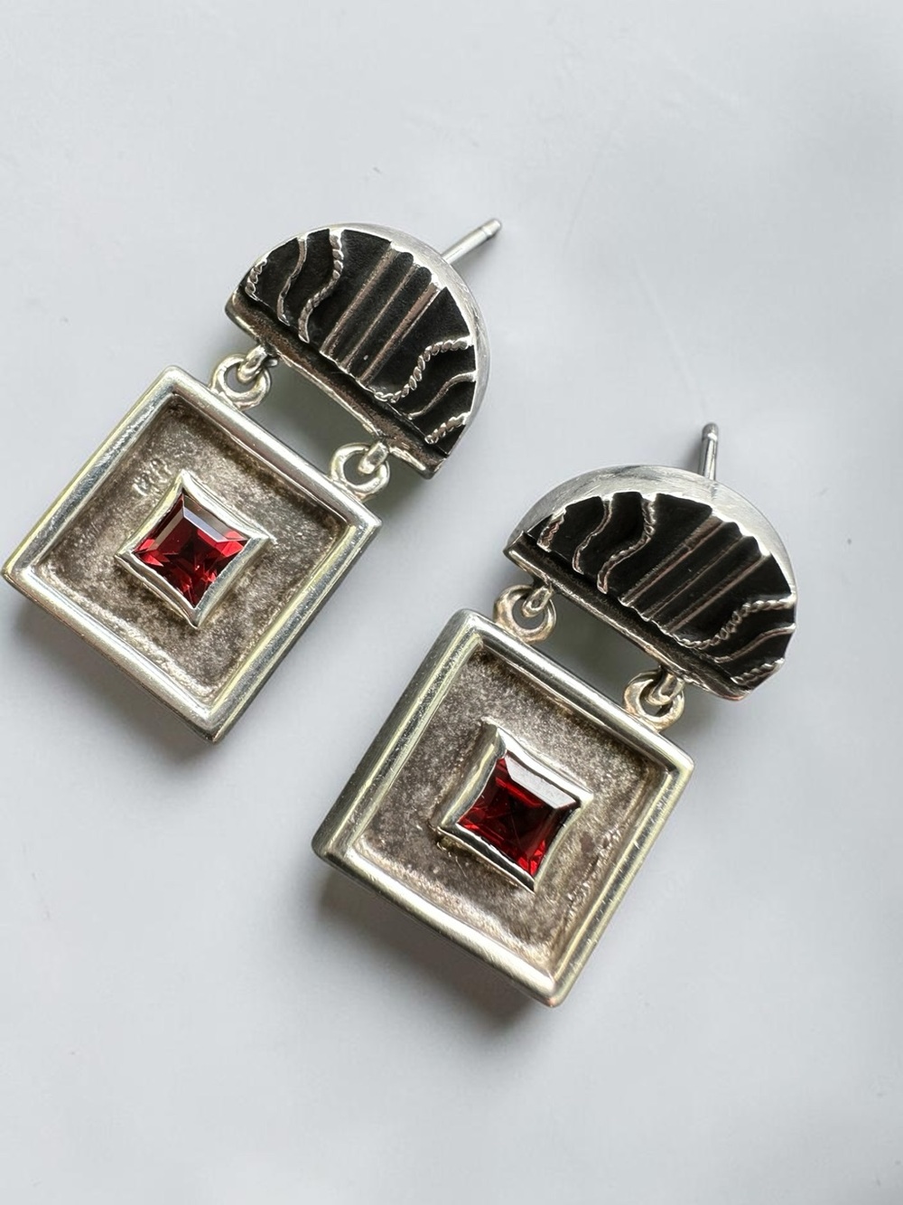 925 Sterling Silver Geometric Garnet Dangle Earrings 9 grams - Picture 5 of 8